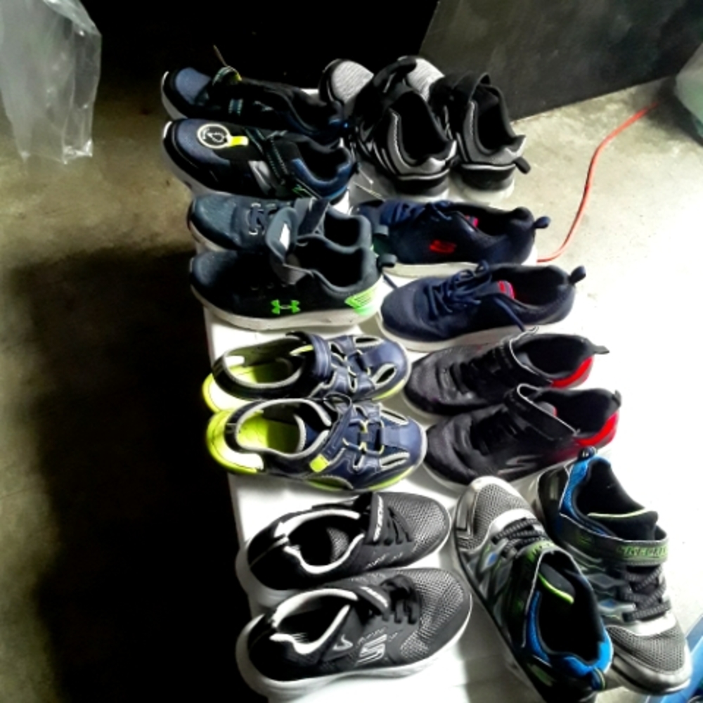 Boys shoes lot (8pr)